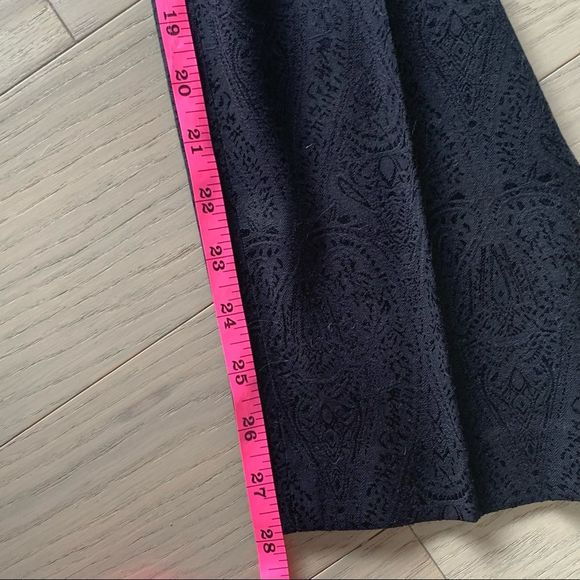 Ann Taylor Black Damask Brocade Style Cropped Pant Size 6 - Picture 8 of 11